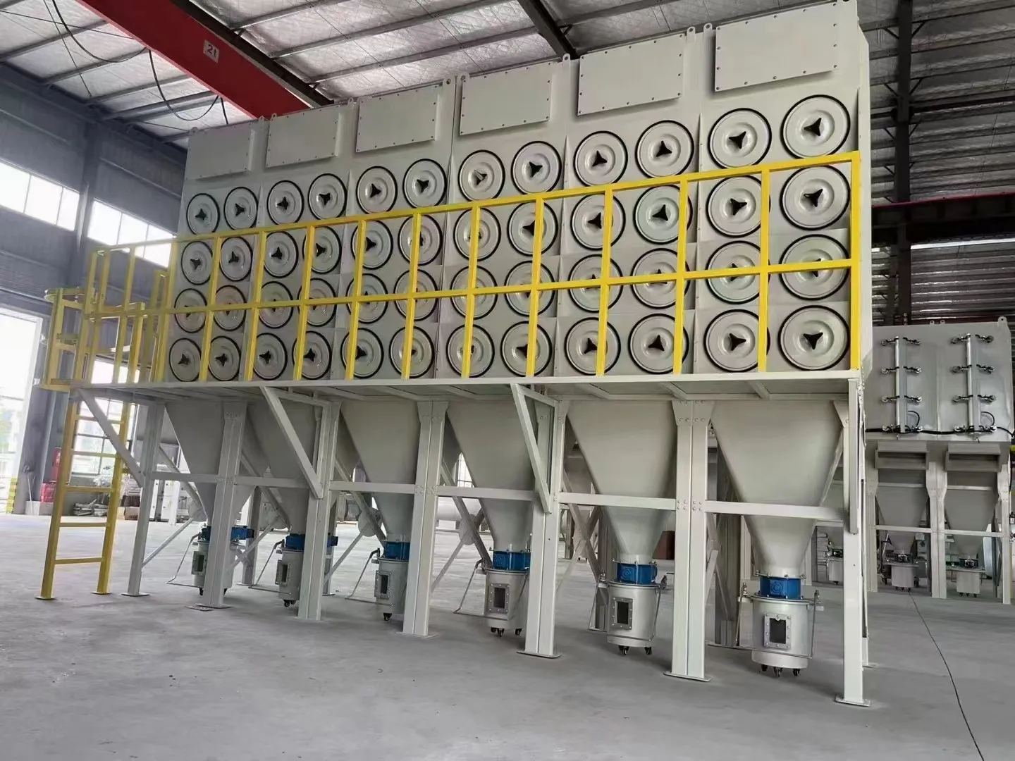 What factors should be considered when choosing an incinerator dust collector for a waste incineration plant? Which materials have better corrosion resistance?