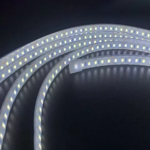 What are the characteristics of the light source of common LED low-voltage light strips?