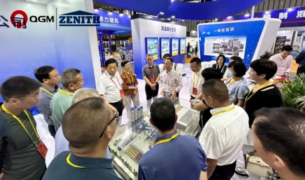 Exposition sur le béton en Chine 2023 - Quangong Block Machine Co., Ltd prend une pose sur scène