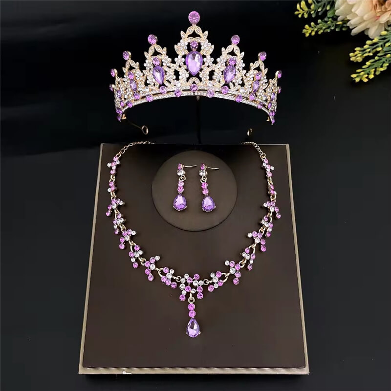 Set di orecchini e collana con corona di diadema e corona di diadema