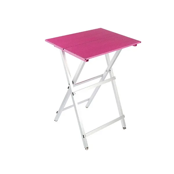 What is the weight capacity of an ultra-light aluminum competition grooming table?