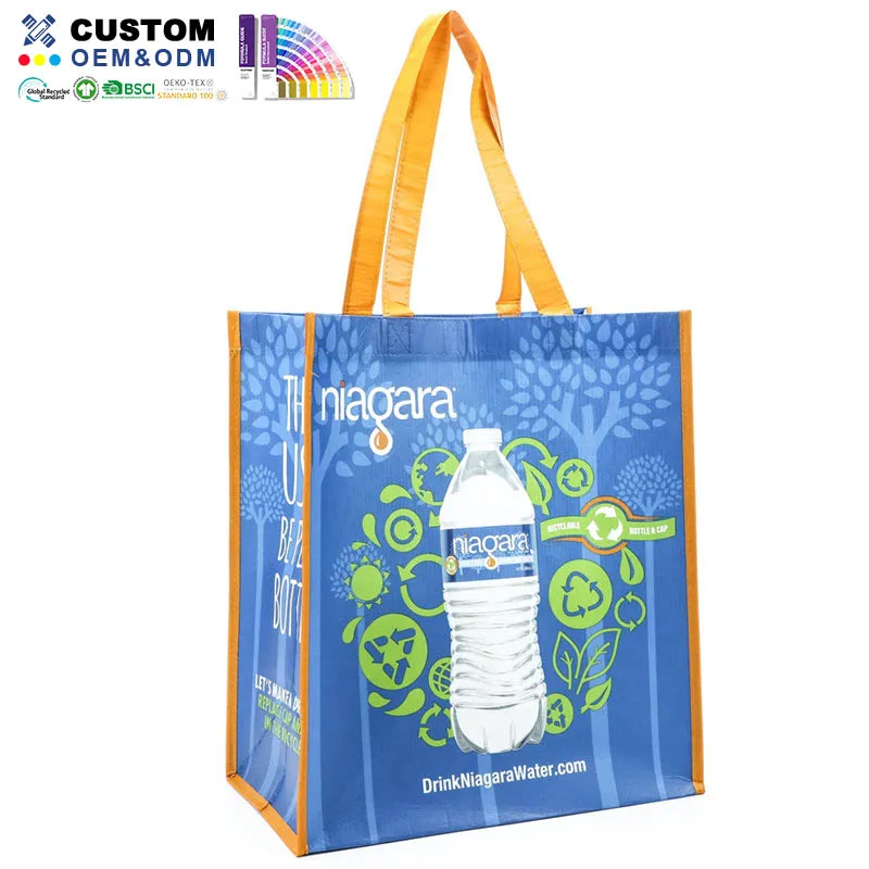 Bolso shopper hecho con botellas de agua