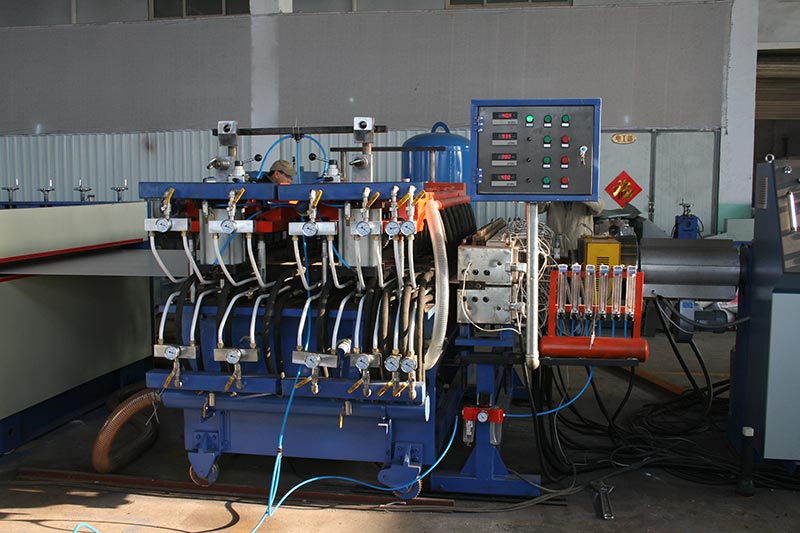 PC PP Plastic Hollowness Grid Board Production Line