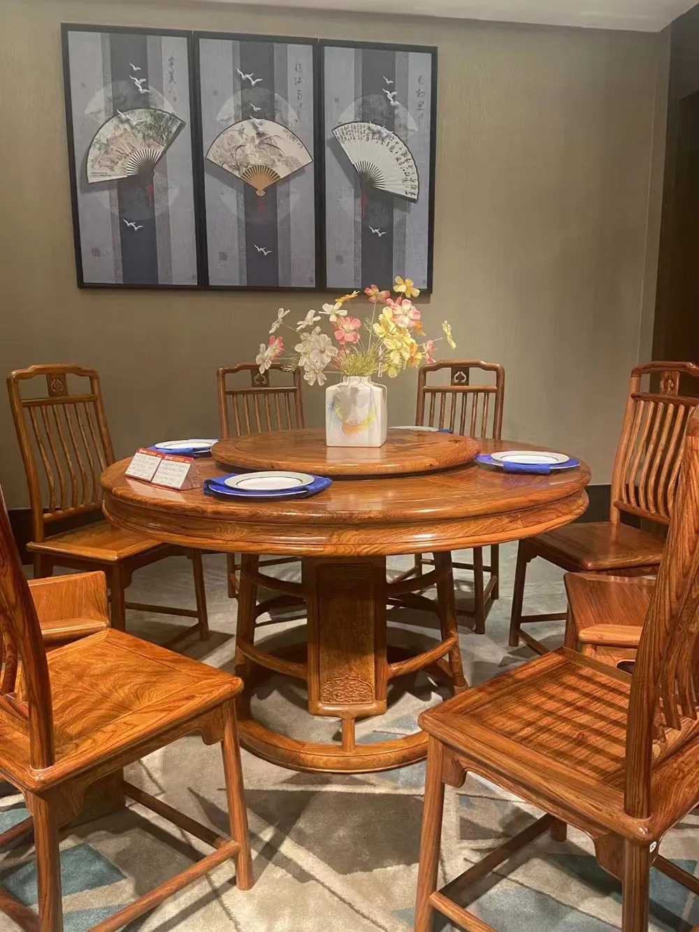 Classic Chinese Style Round Dining Table